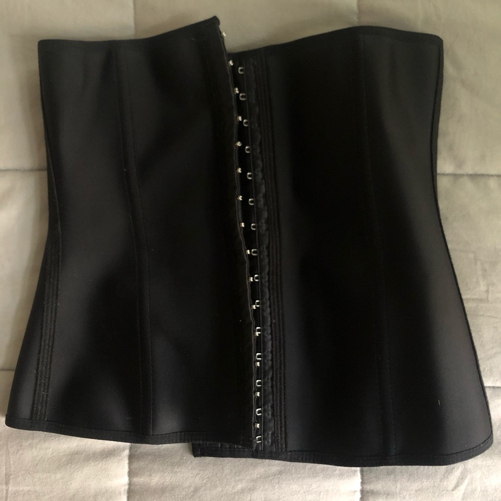 Waist trainer